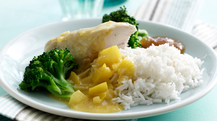Kylling i karrysauce med løse ris og broccoli