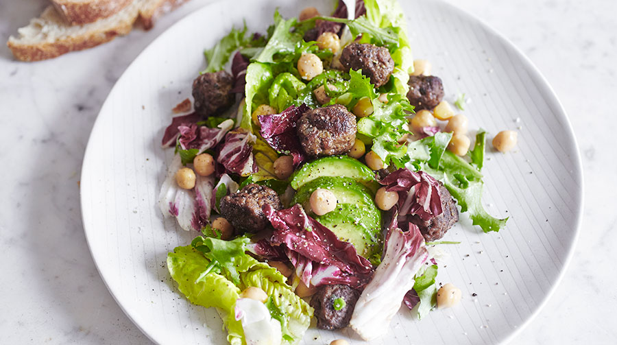 Salat Med Kodboller Kikaerter Og Avokado